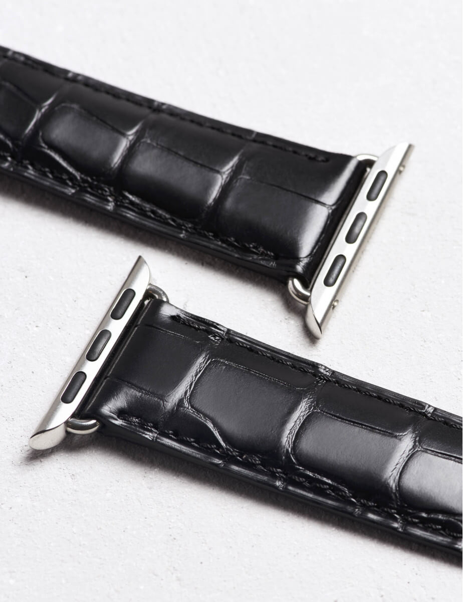 17.04 Apple Watch® Leather watch strap in matte black alligator