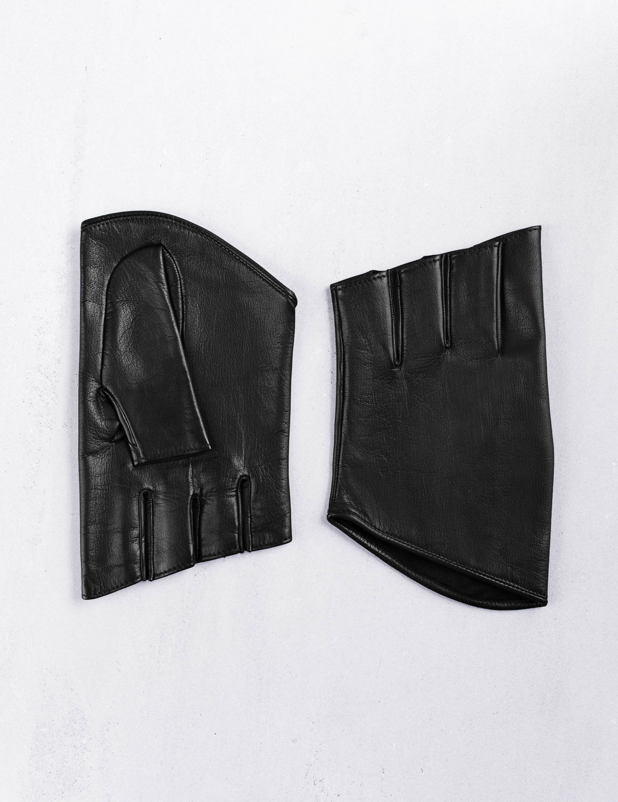 16.08 Mittens in leather for men