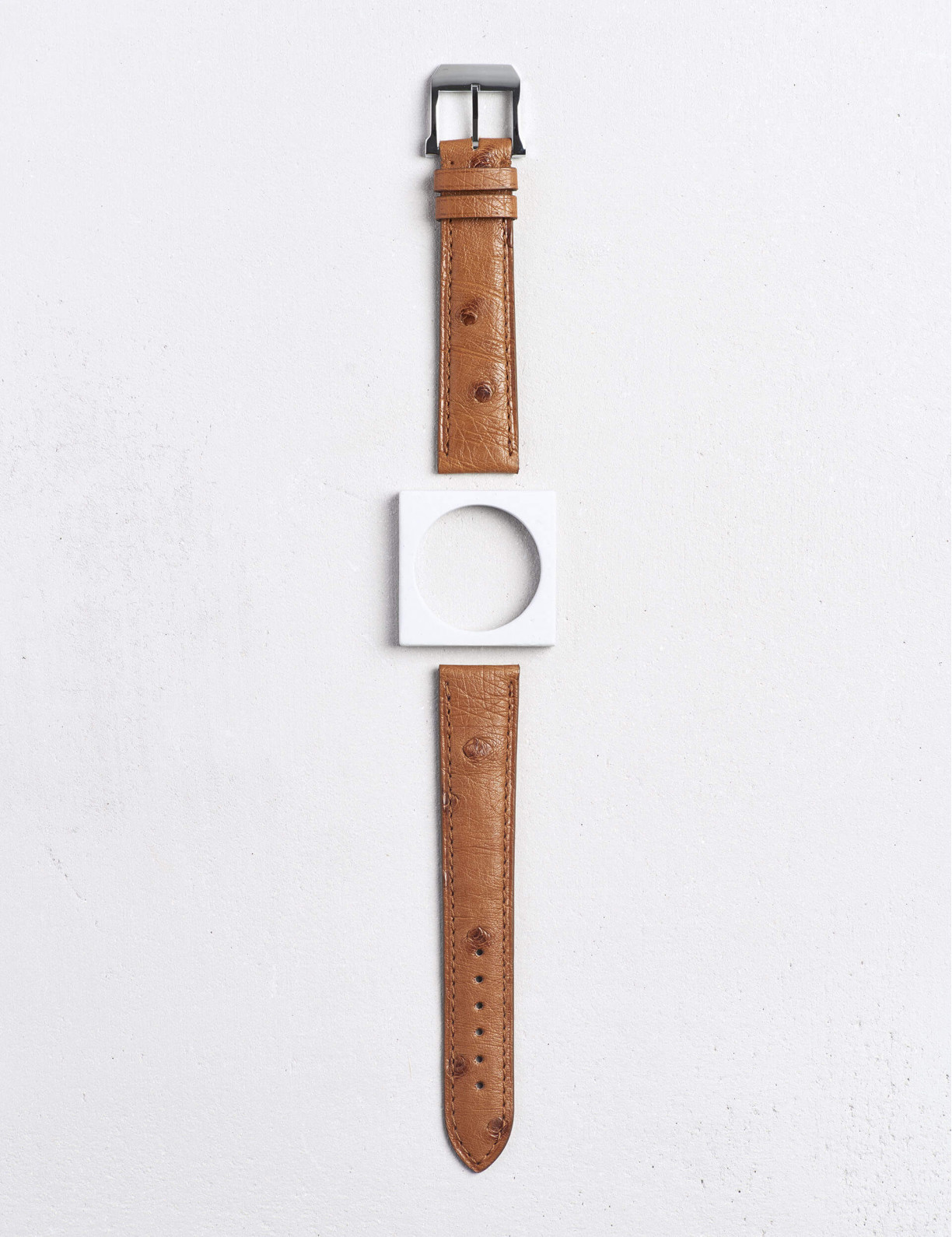 17.01 Bracelet montre en cuir d'autruche