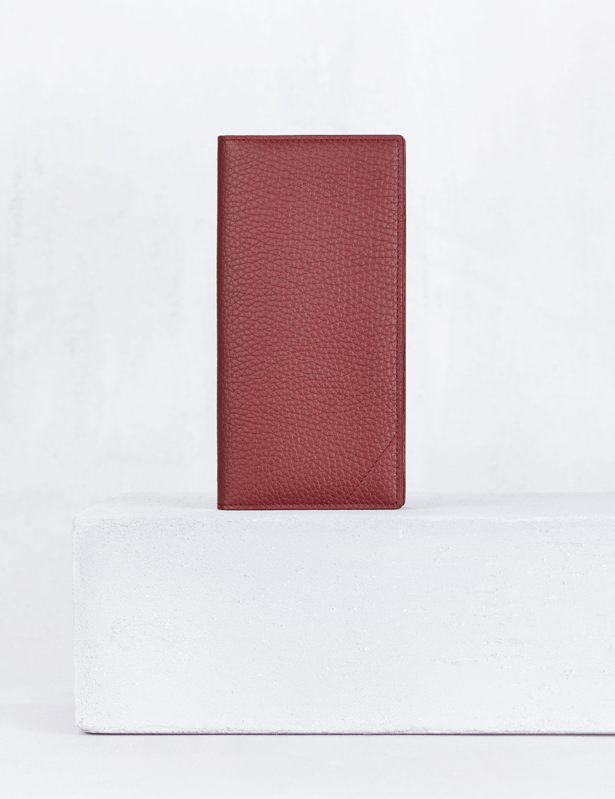 21.03 Wallet with zipped coin pocket in leathe