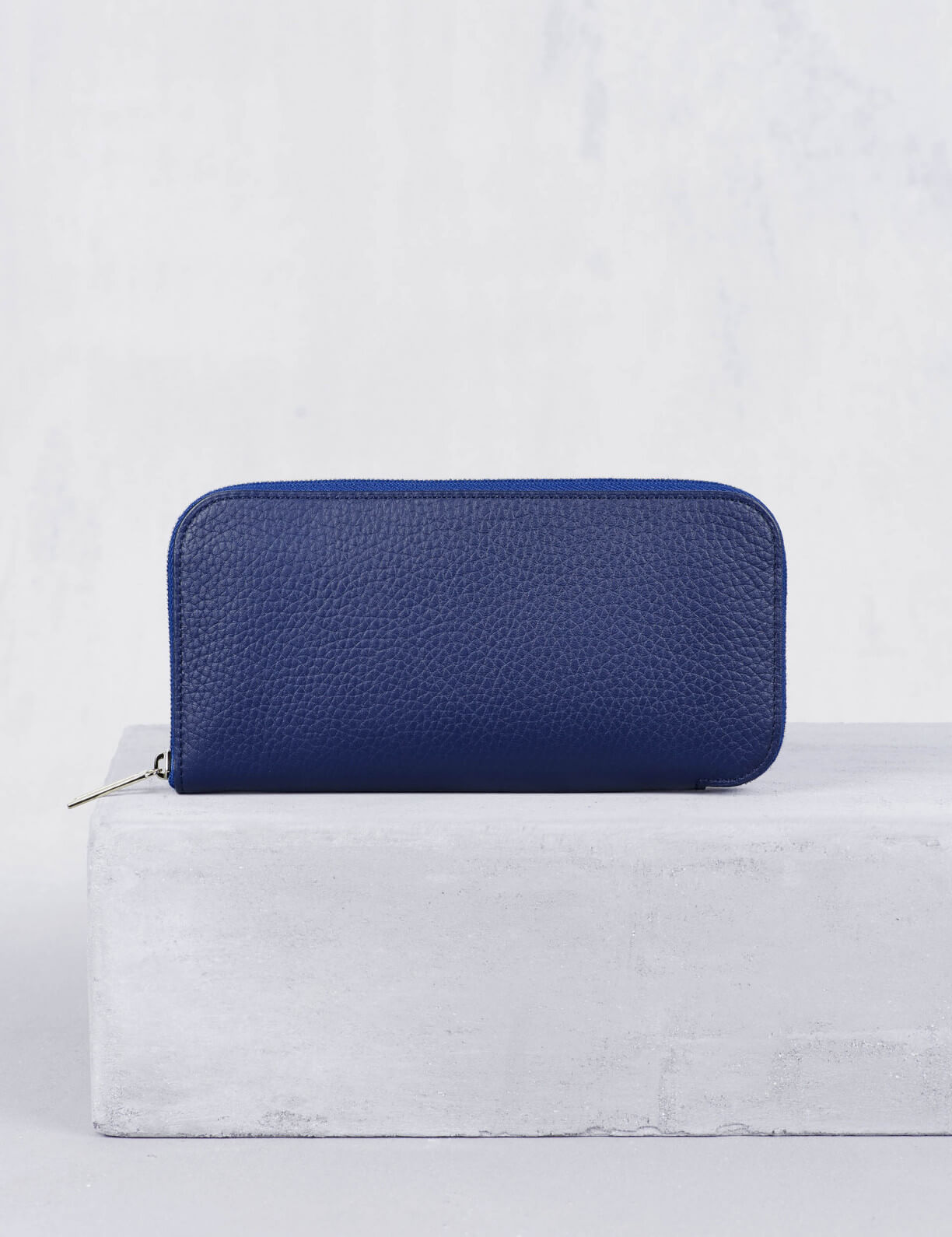 Long zipped wallet