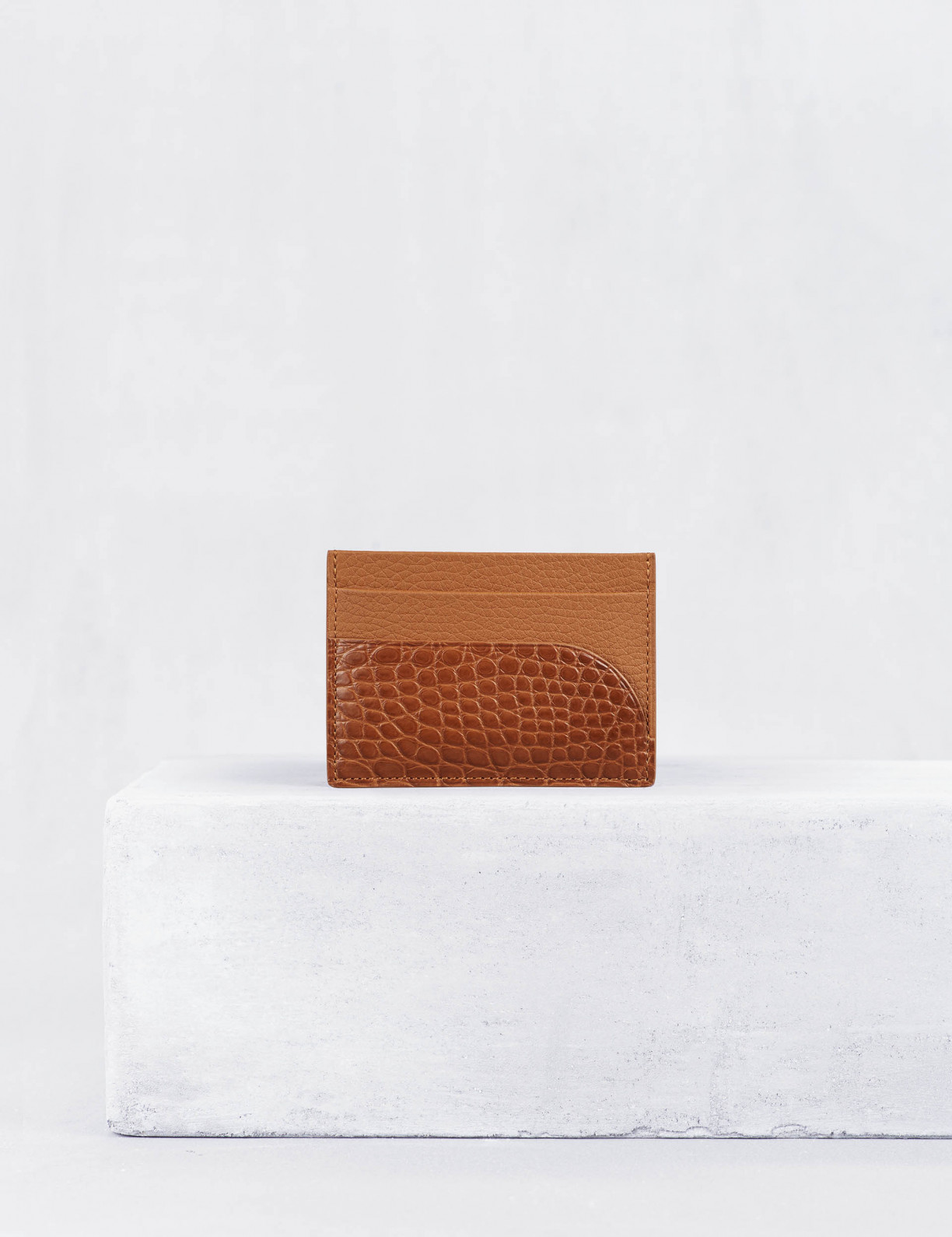 31.04 Card case in leather