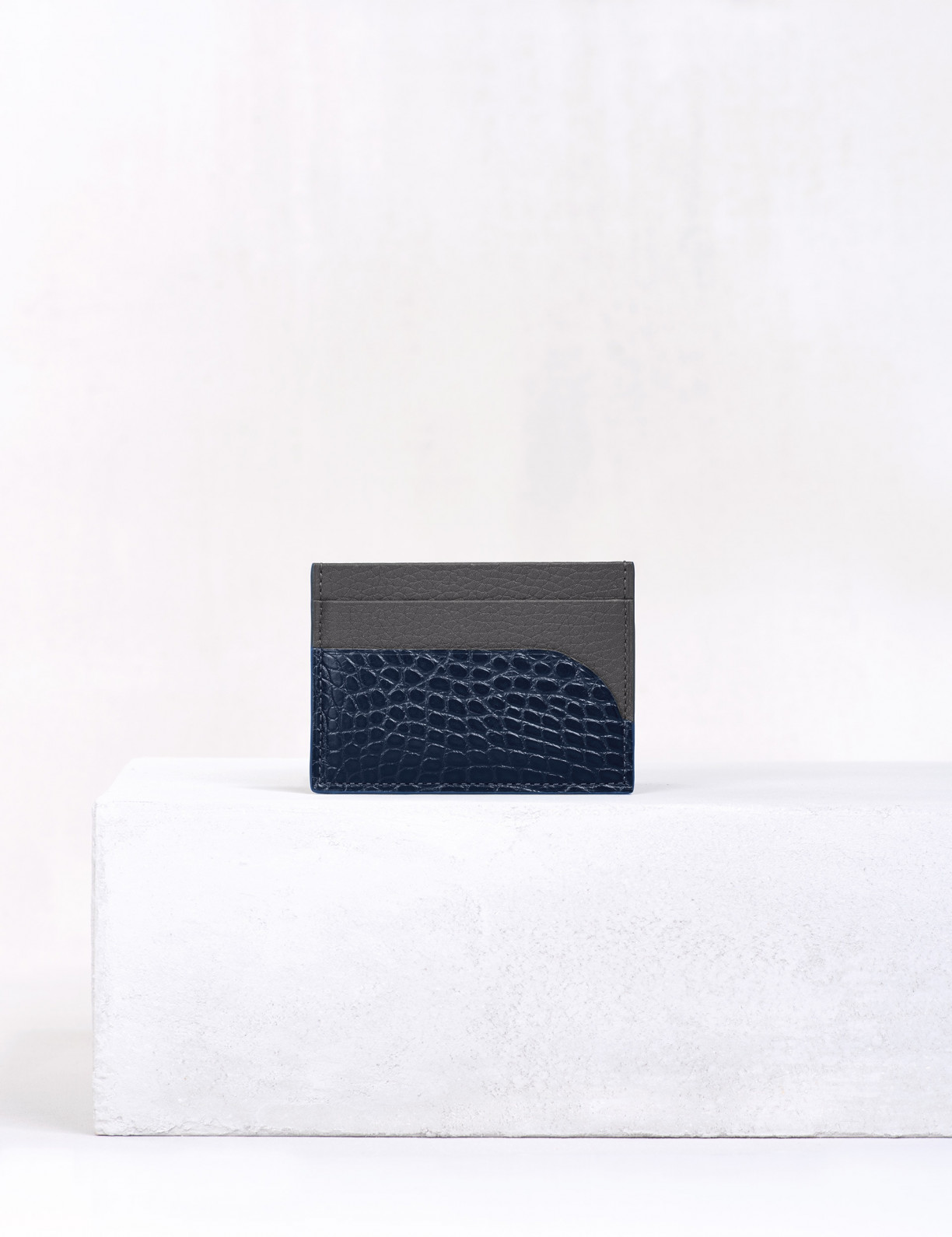 31.04 Card case in leather