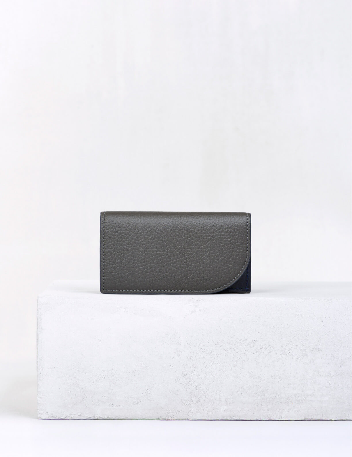 31.02 Coin and card case in leather