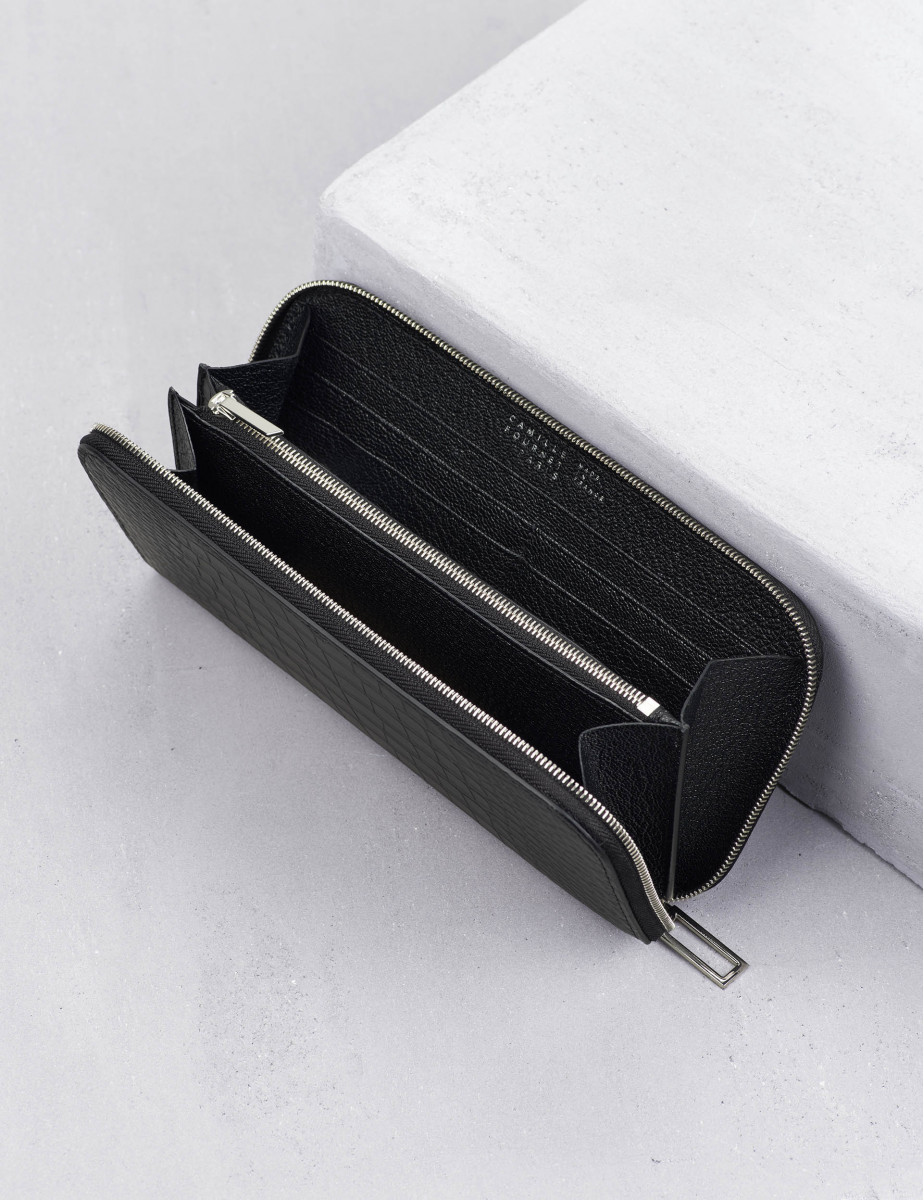 Luxury zipped wallet in alligator leather