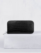 31.01 Zipped wallet in leather