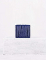 21.22 Compact wallet in leather