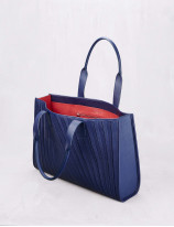 32.10 Soft leather tote bag in pleated leather