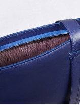 32.02 Bucket bag in leather
