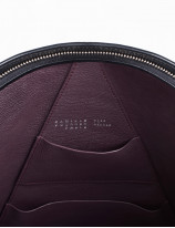 32.03 Courier bag in leather