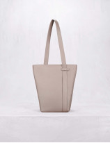 32.02 Bucket bag in leather