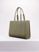 32.10 Soft leather tote bag in pleated leather