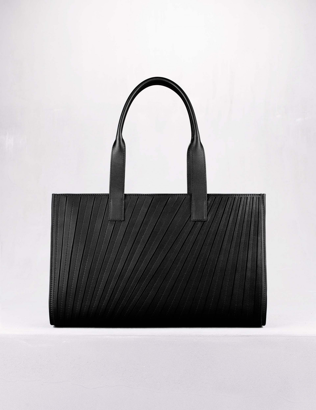 Shopping bag in black pleated|Camille Fournet