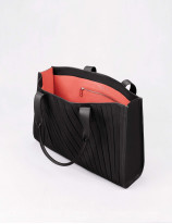 32.10 Soft leather tote bag in pleated leather