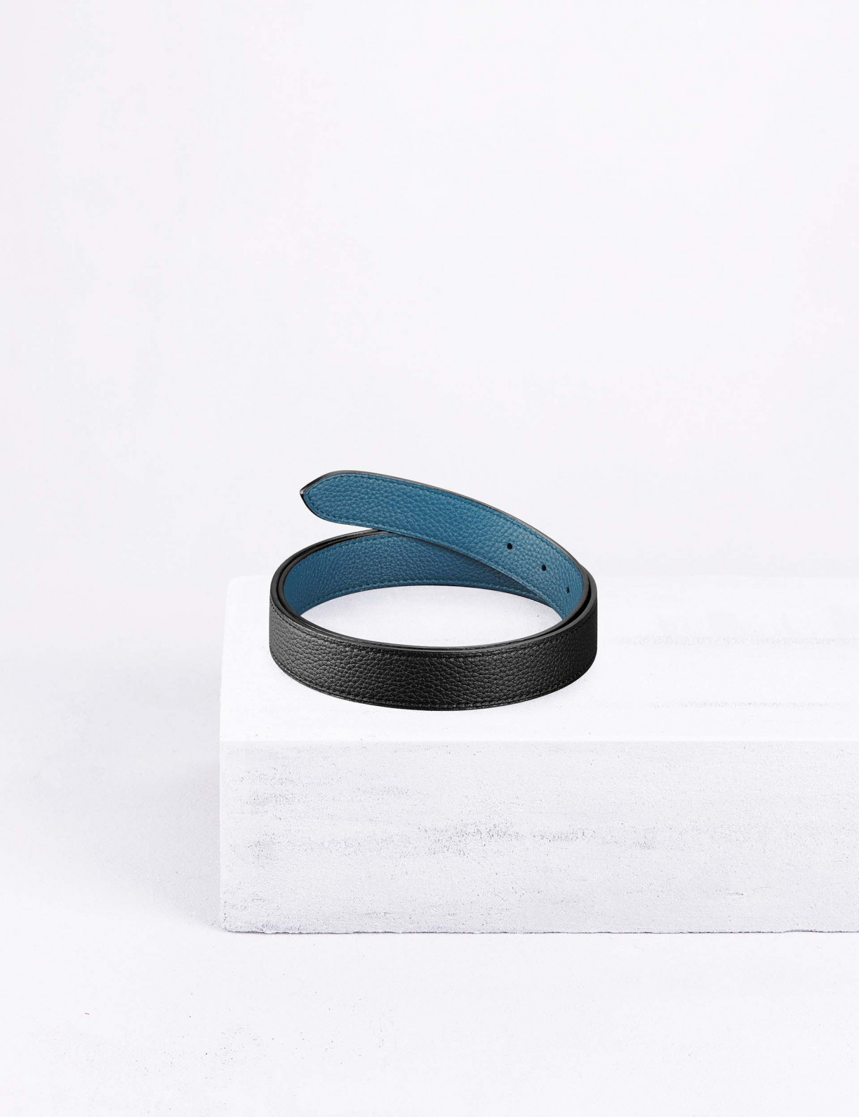 Reversible belt strap