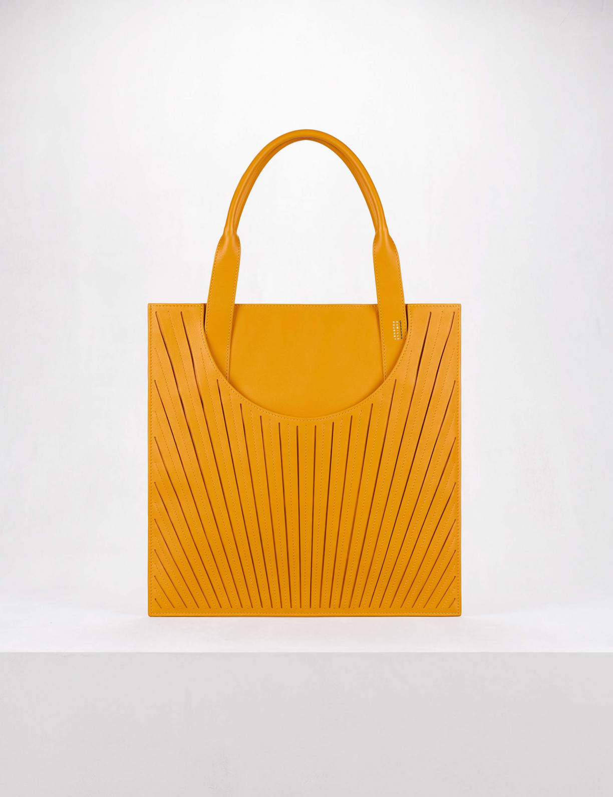 32.09 Soft leather tote bag in pleated leather