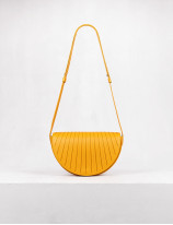 32.04 Cross body bag in pleated leather