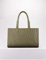 32.10 Soft leather tote bag in pleated leather