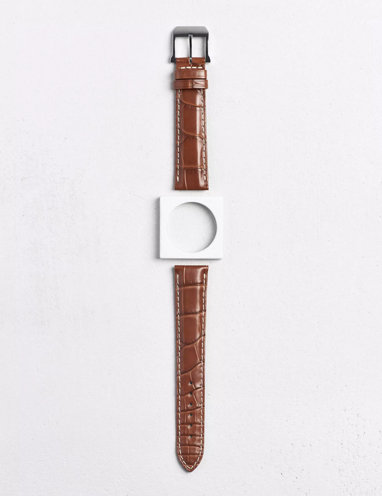 17.02 Leather watch strap in alligator