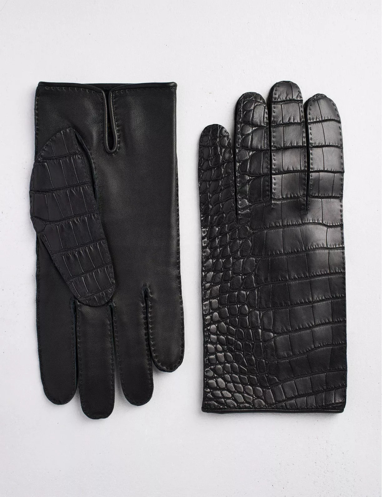 16.13 Exceptional gloves in alligator and lambskin