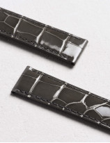 Leather watchstrap in shiny alligator square scales