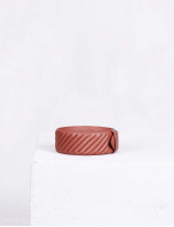 19.08 Leather ribbed strap in leather