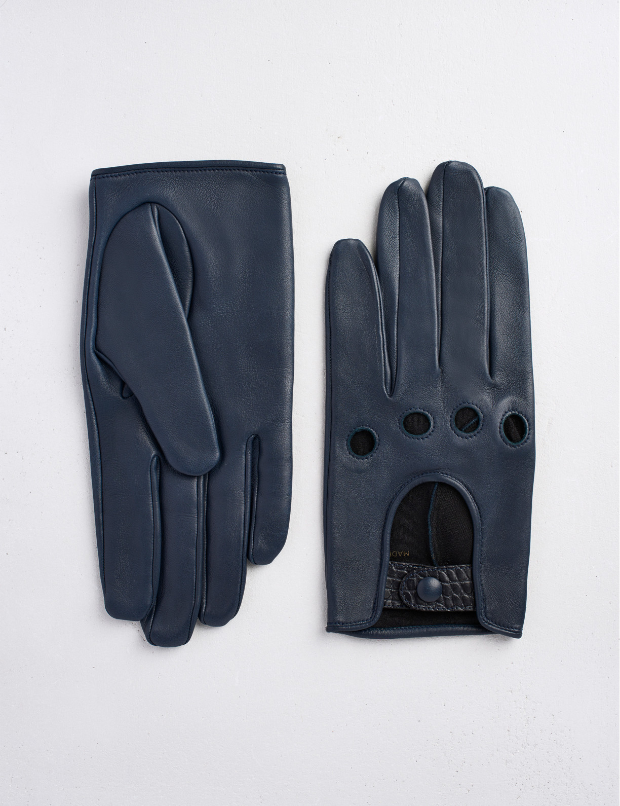 16.14 Driving gloves in lambskin with alligator details