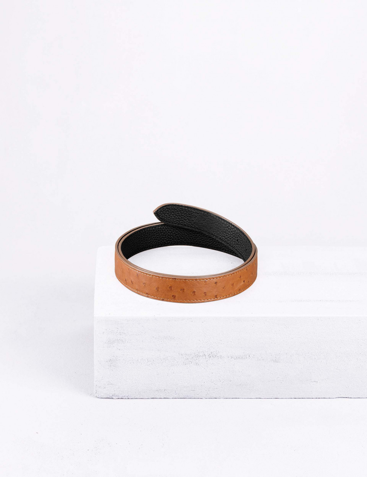 Reversible belt strap