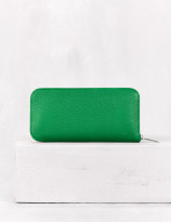 31.01 Zipped wallet in leather