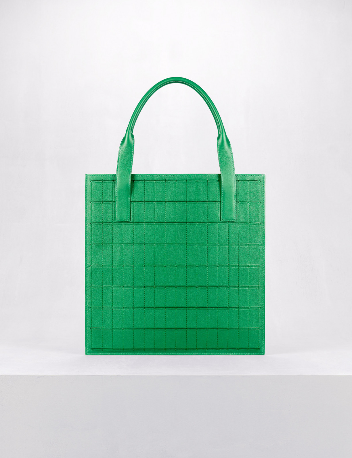 32.09 Soft leather tote bag in leather