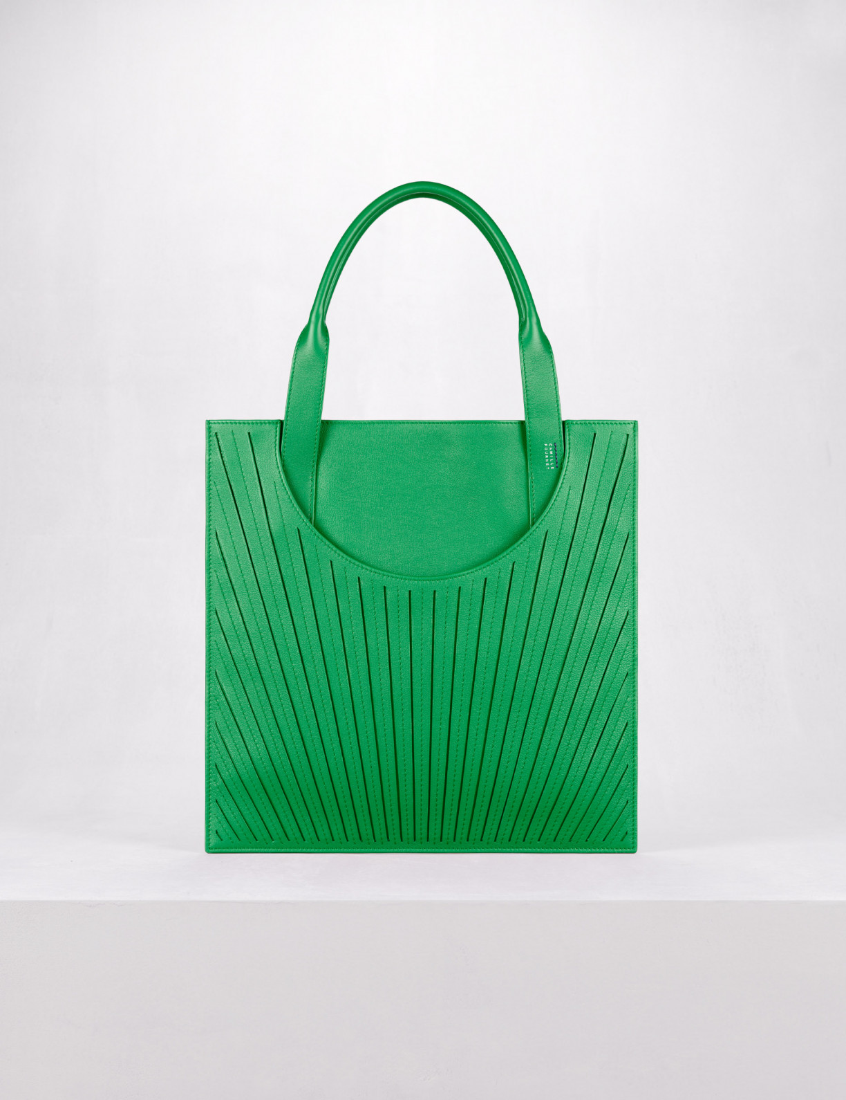 32.09 Soft leather tote bag in pleated leather
