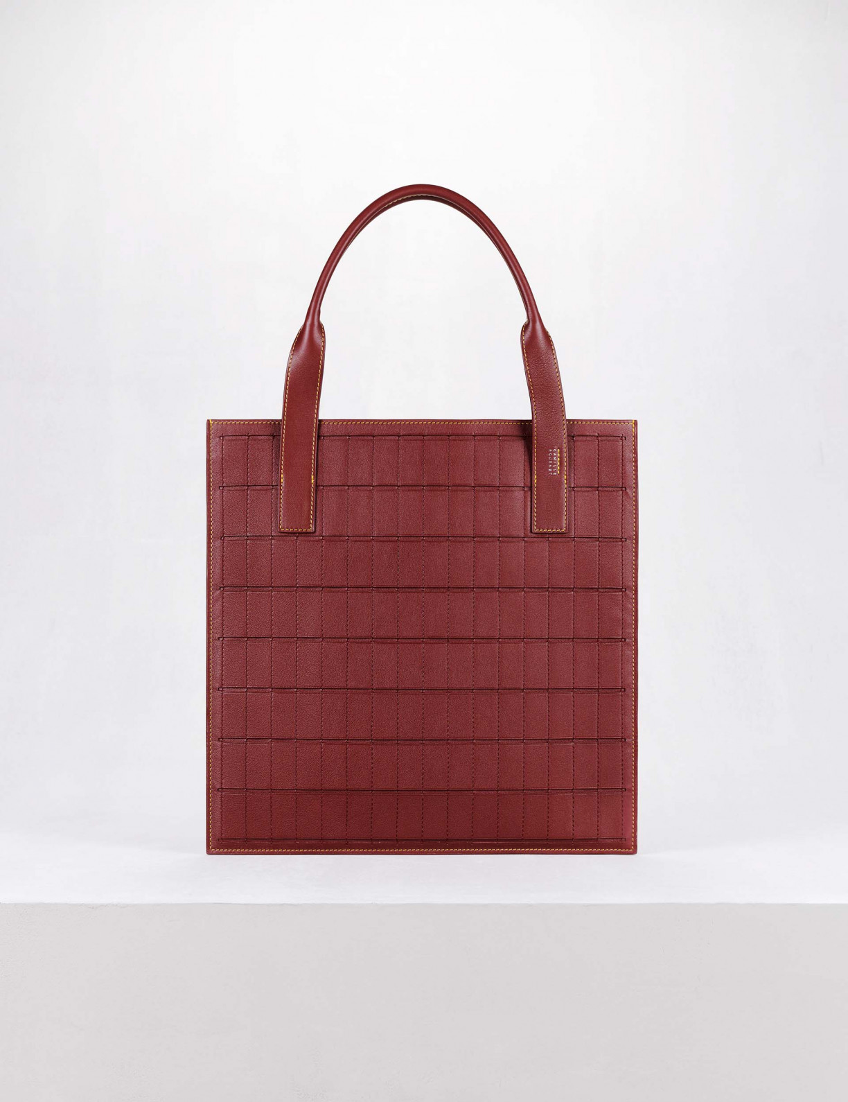 32.09 Soft leather tote bag in leather