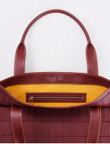 32.09 Soft leather tote bag in leather