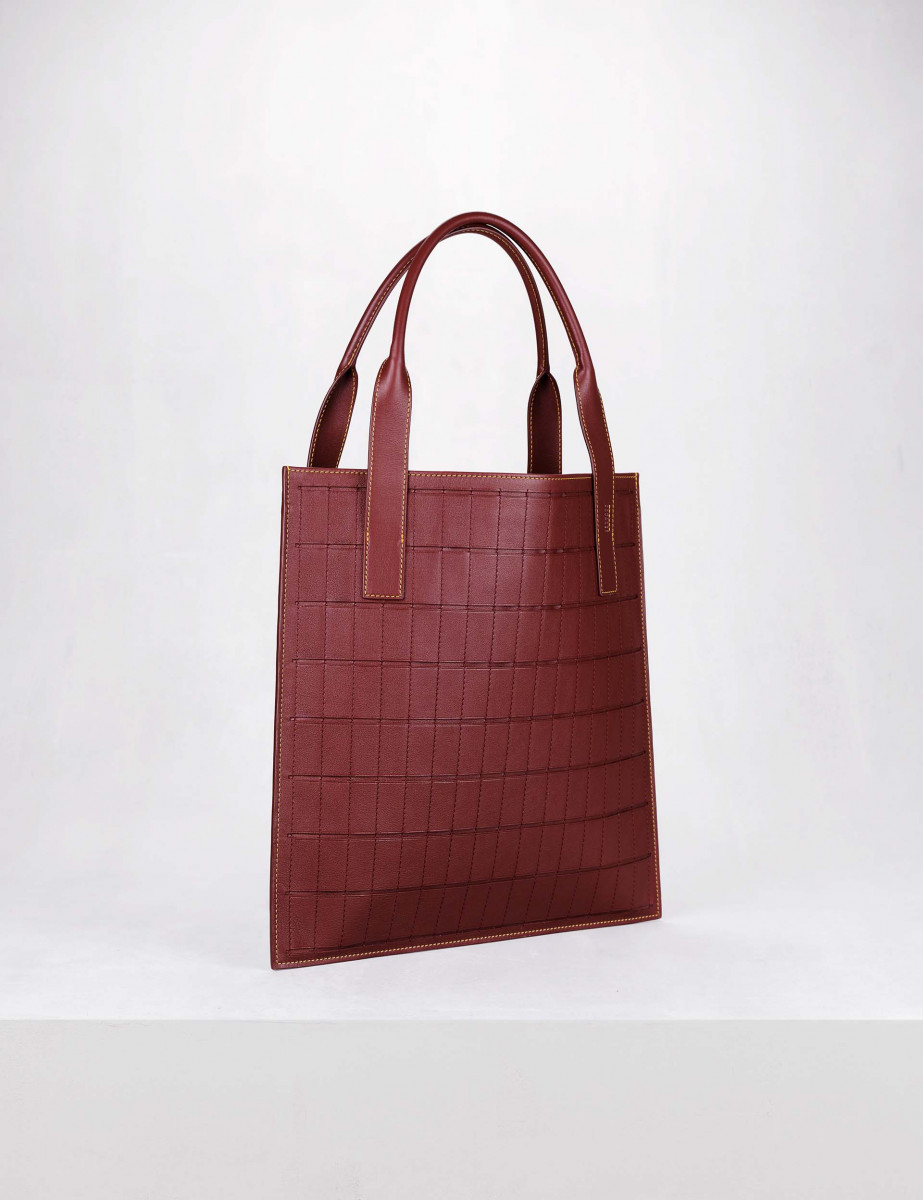 Alligator Tote Bag in Burgundy