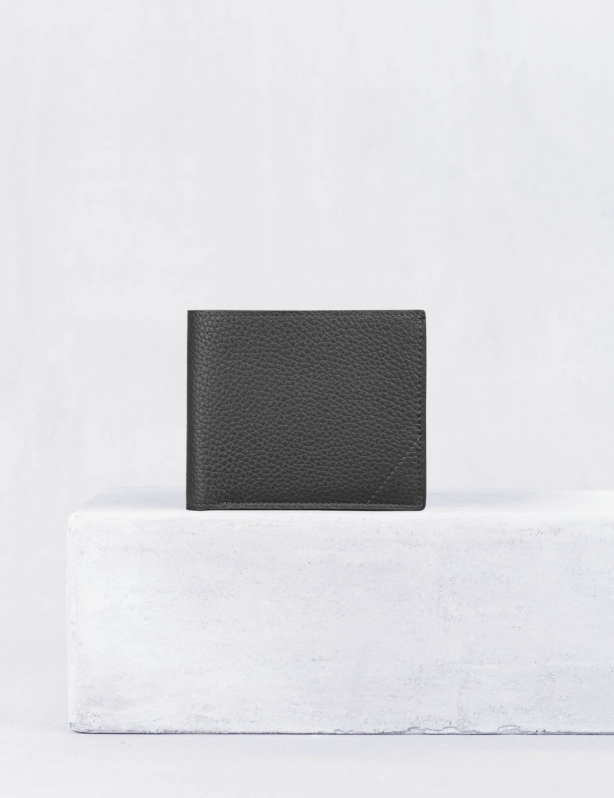 21.05 Wallet in leather with compartment