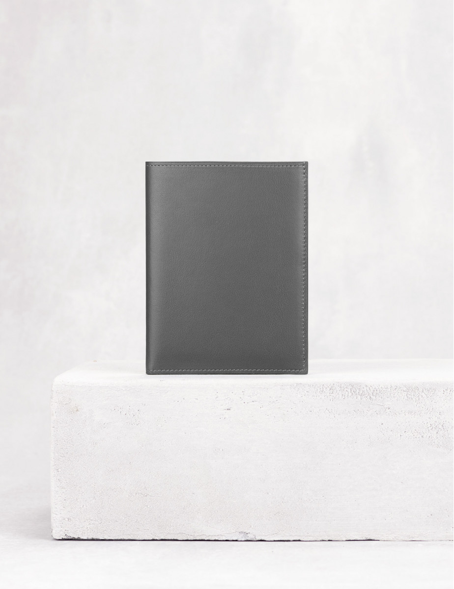 Passport holder | Camille Fournet