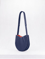 32.14 Small pleated hobo