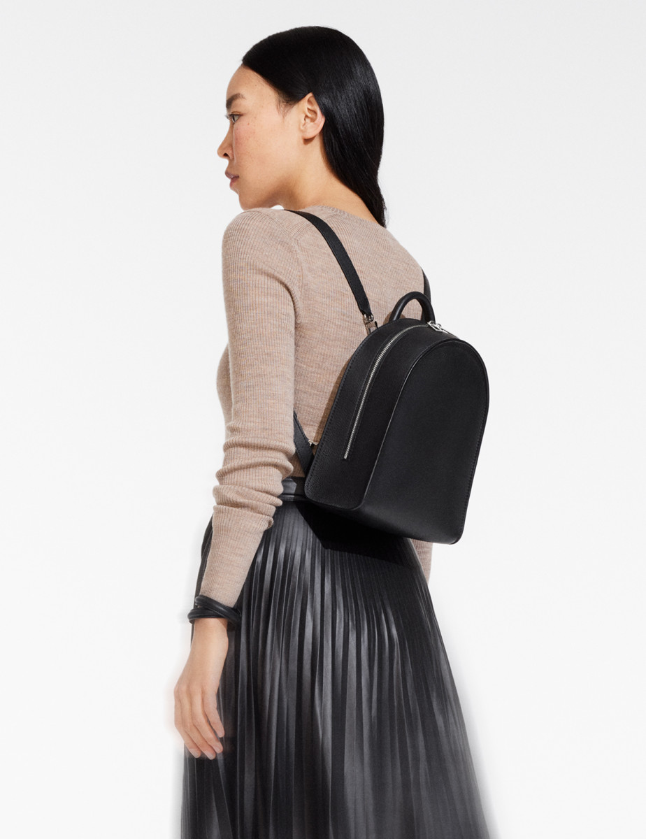 Petit sac a dos en cuir noir outlet