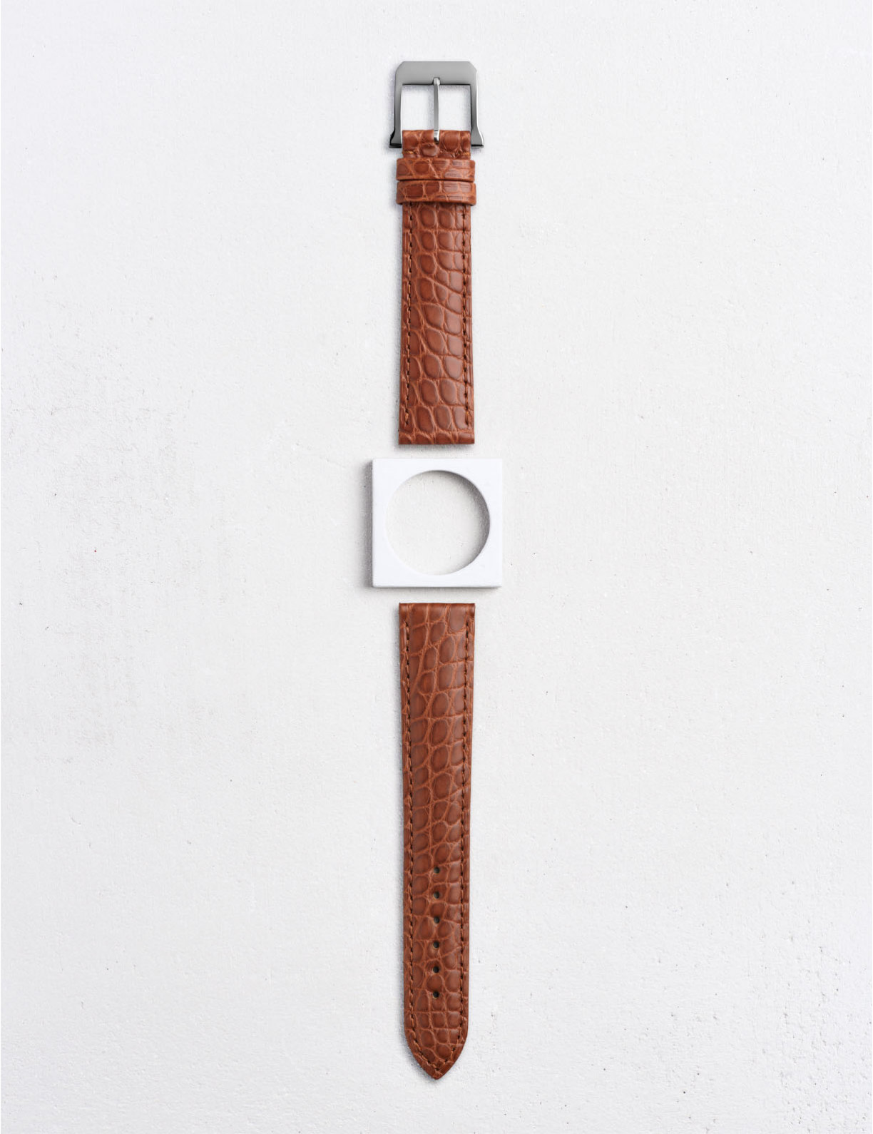 Leather watchstrap in matte alligator round scales