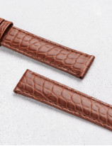 Leather watchstrap in matte alligator round scales