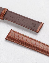 Leather watchstrap in matte alligator round scales