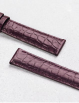 Leather watchstrap in matte alligator round scales