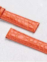 Leather watchstrap in matte alligator round scales