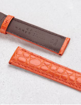 Leather watchstrap in matte alligator round scales