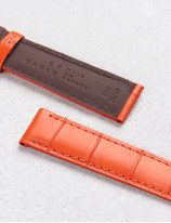 Leather watchstrap in matte alligator square scales