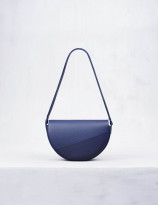 32.04 Cross body bag in leather