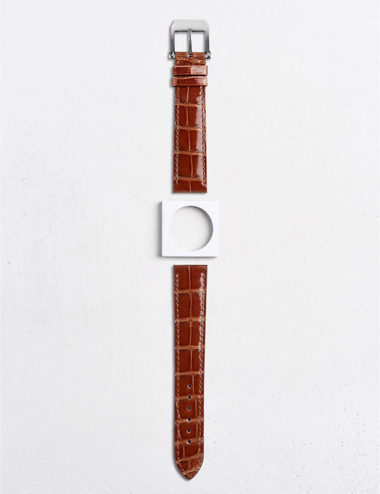 Leather watchstrap in shiny alligator square scales