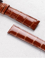 Leather watchstrap in shiny alligator square scales