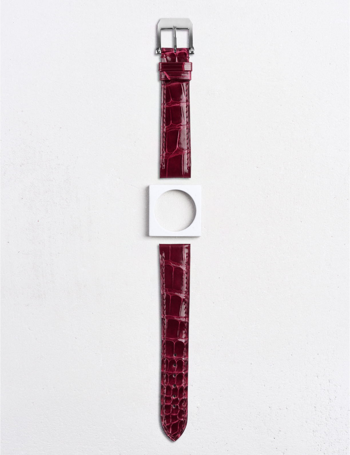 Leather watchstrap in shiny alligator square scales