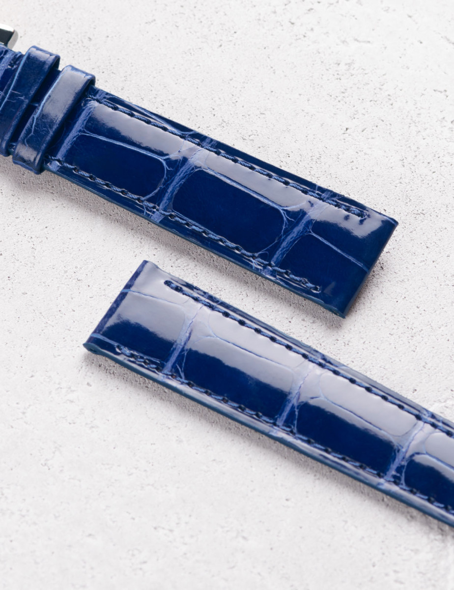 Leather watchstrap in shiny alligator square scales | Camille Fournet